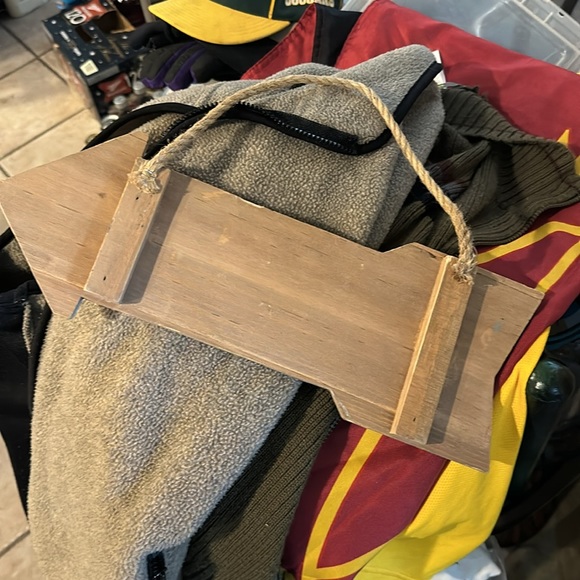 Relax Wooden Arrow Sign - Picture 3 of 4